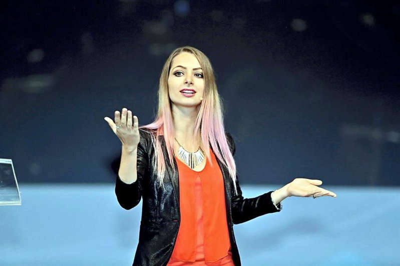 Pide Sheinbaum a fiscal recibir a mamá de YosStop