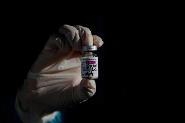 Cofepris liberó más de un millón 700 mil dosis de la vacuna AstraZeneca envasada en México