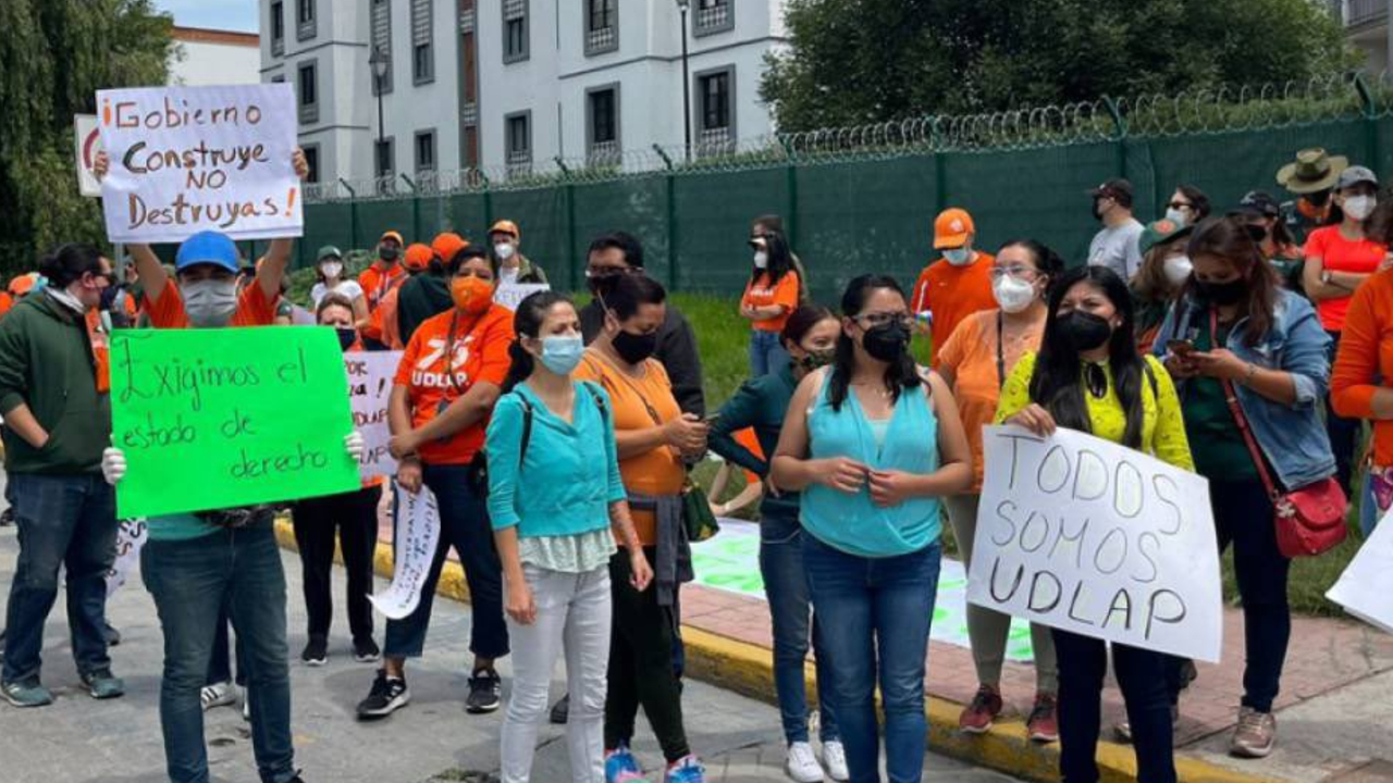 Estudiantes de la UDLAP se manifestaron en contra de la presunta toma ilegal del Campus