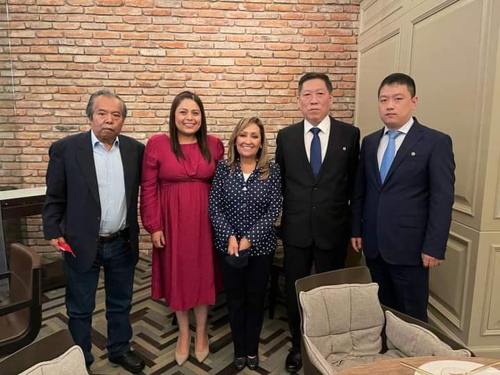 Sorprende encuentro de Lorena Cuéllar con embajada de Corea