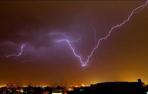 Un rayo mata a 16 personas mientras se tomaban "selfies" en India