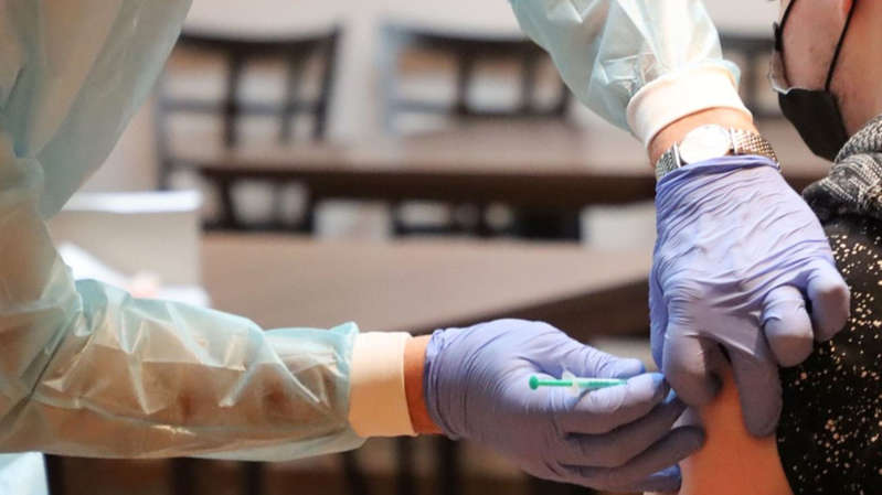 Israel será el primer país en ofrecer una tercera dosis de vacuna Pfizer