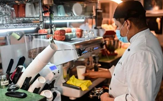 México recupera más de 400 mil empleos; aún está lejos de meta de AMLO