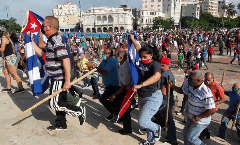 Protestas en Cuba: Presidente Díaz-Canel llama a defender la revolución