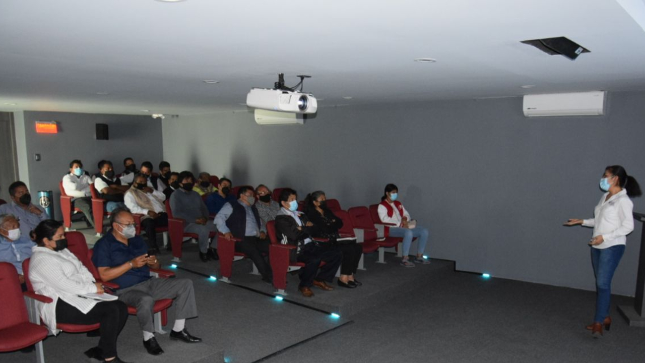 Taxistas de San Pedro Cholula se capacitan para colaborar en el Turismo del Municipio 