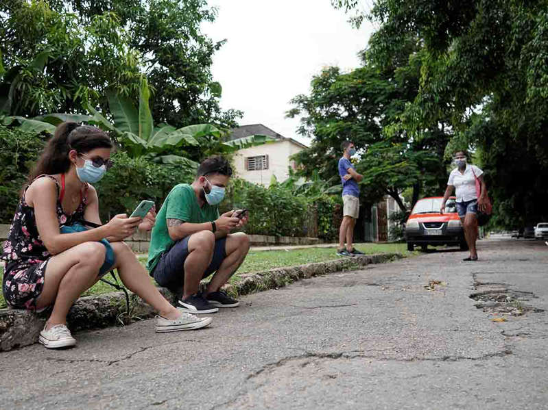 EU estudia si puede 'restablecer' Internet en Cuba, pese a gobierno
