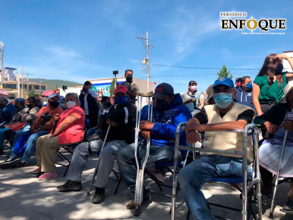 Personas con discapacidad reciben ortopédicos y medicamentos en Amozoc 