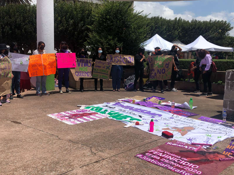 Protestan en Amecameca por feminicidios y desapariciones en el Edomex