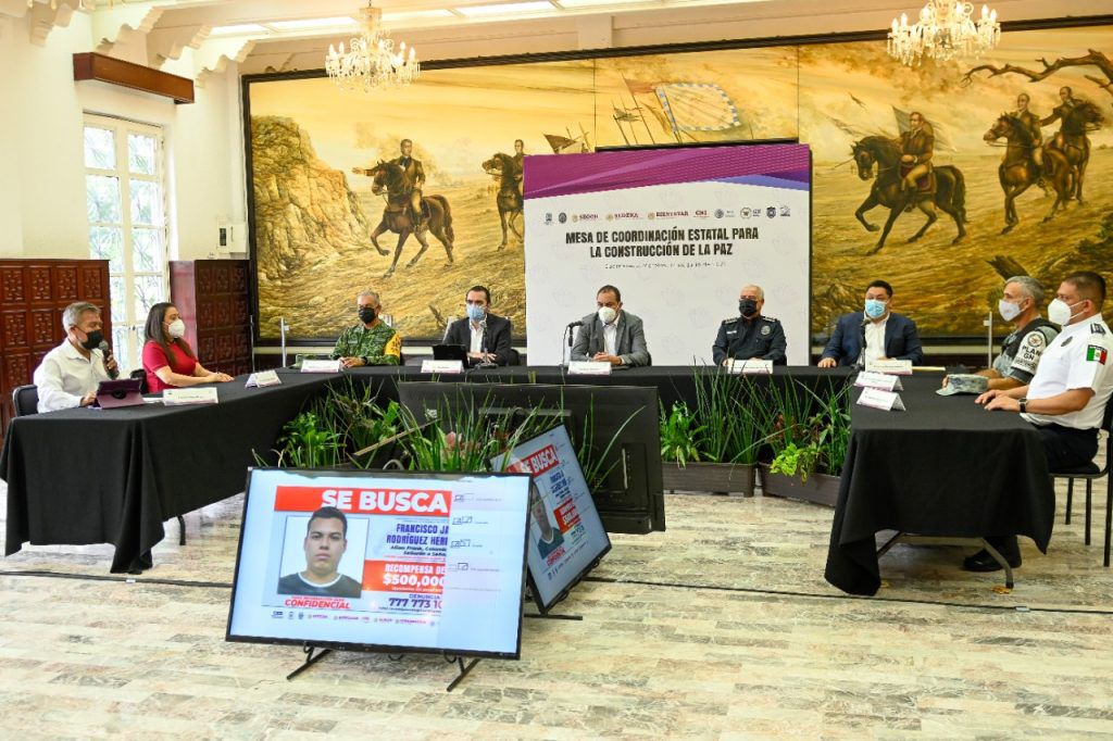 El “Señoron” de Morelos repartió despensas y quemó los anuncios por su captura