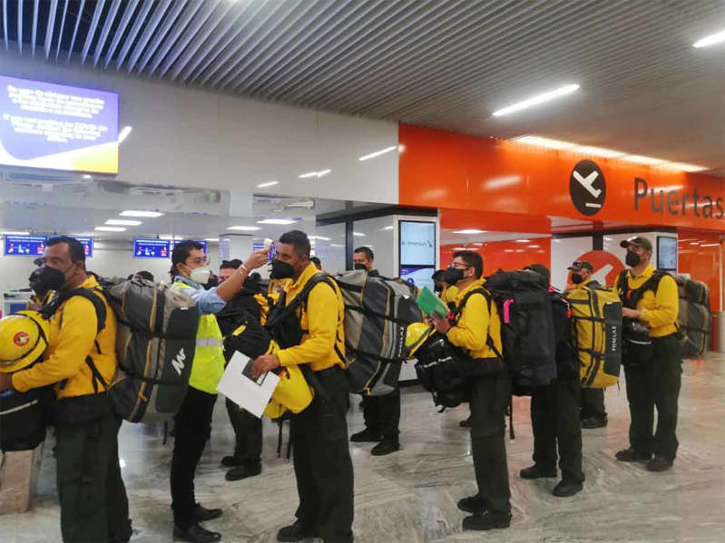 México envía apoyo para combatir incendios forestales en Canadá