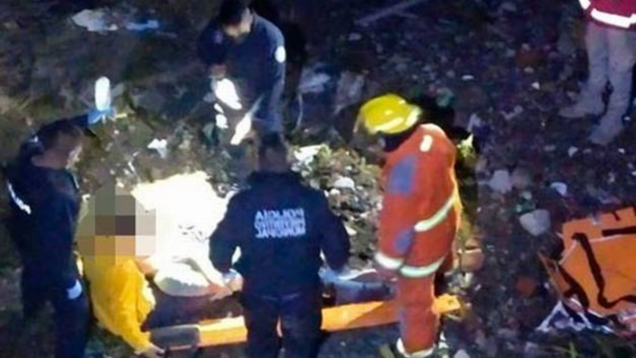 Joven es rescatado por bomberos traes caer en una barranca en Cuautlancingo