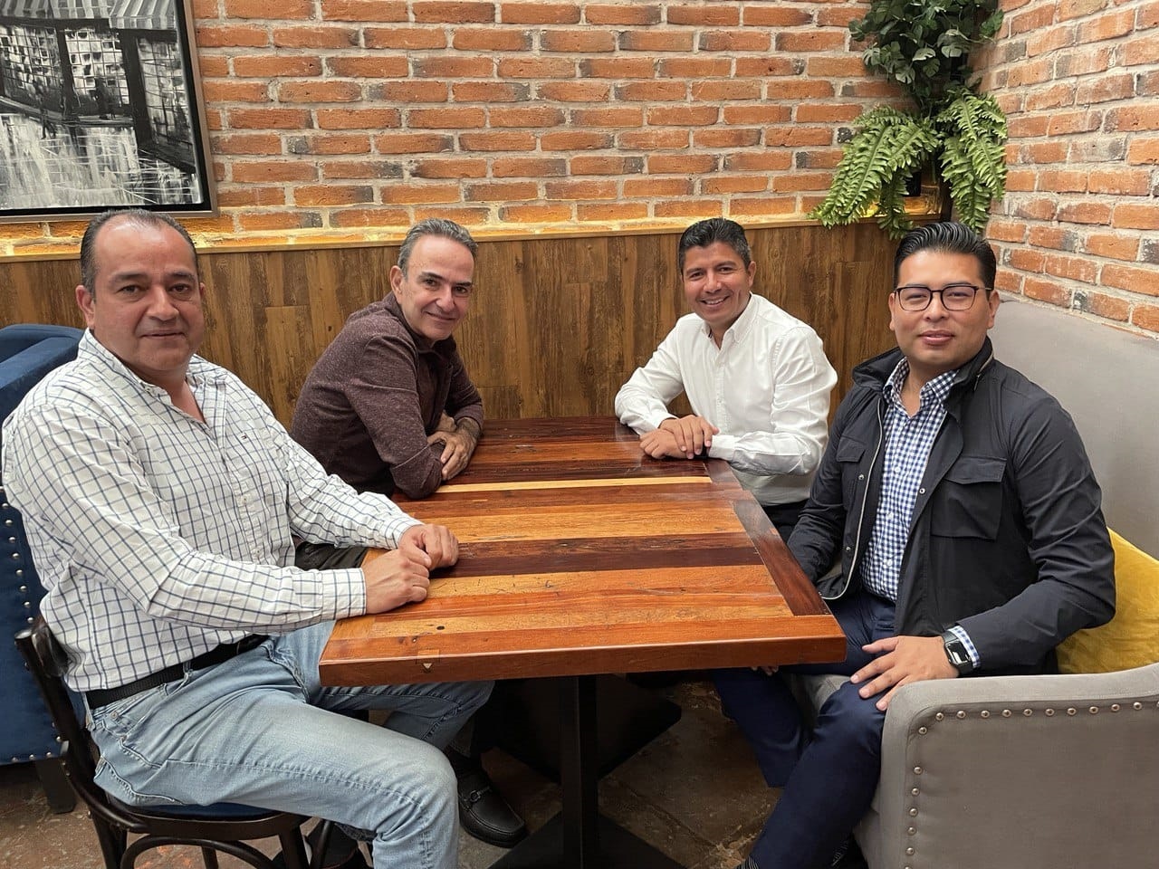 Eduardo Rivera busca respaldo de PRI poblano