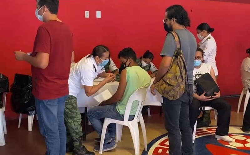 Comenzarán a vacunar a mayores de 18 años contra Covid-19: Veracruz