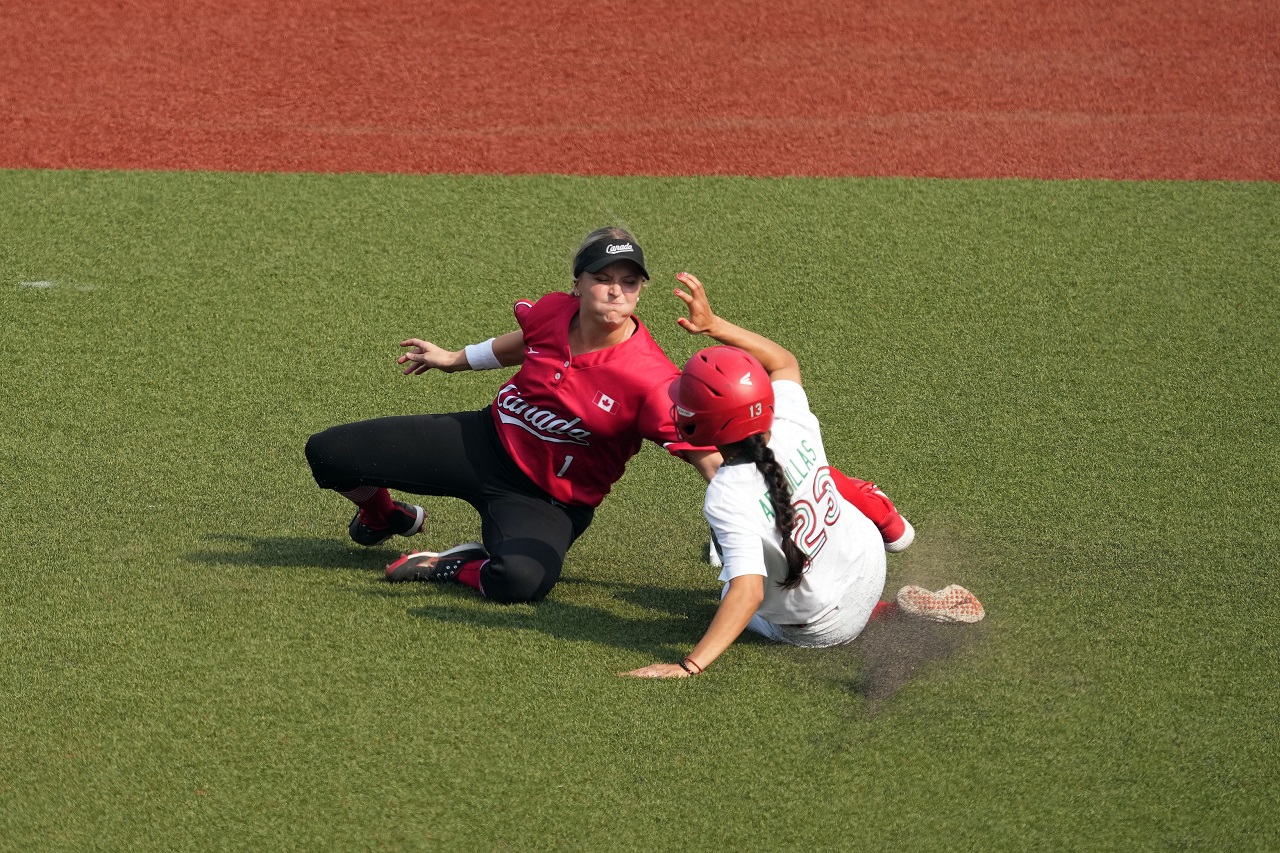Mal debut olímpico para México con derrota en softbol ante Canadá