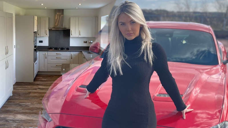 Modelo de Only Fans con ganancias compra casa propia y auto deportivo 