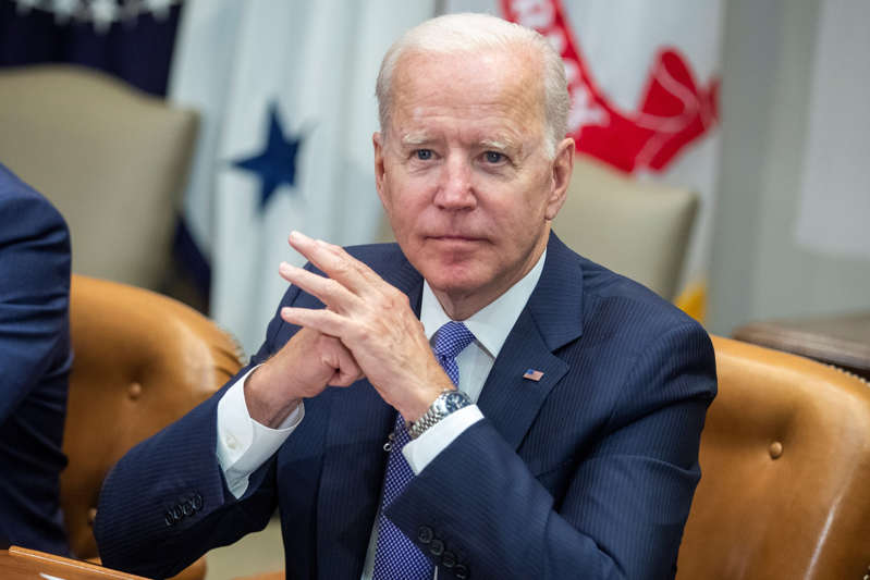 Biden concluye contratos para construcción del muro fronterizo