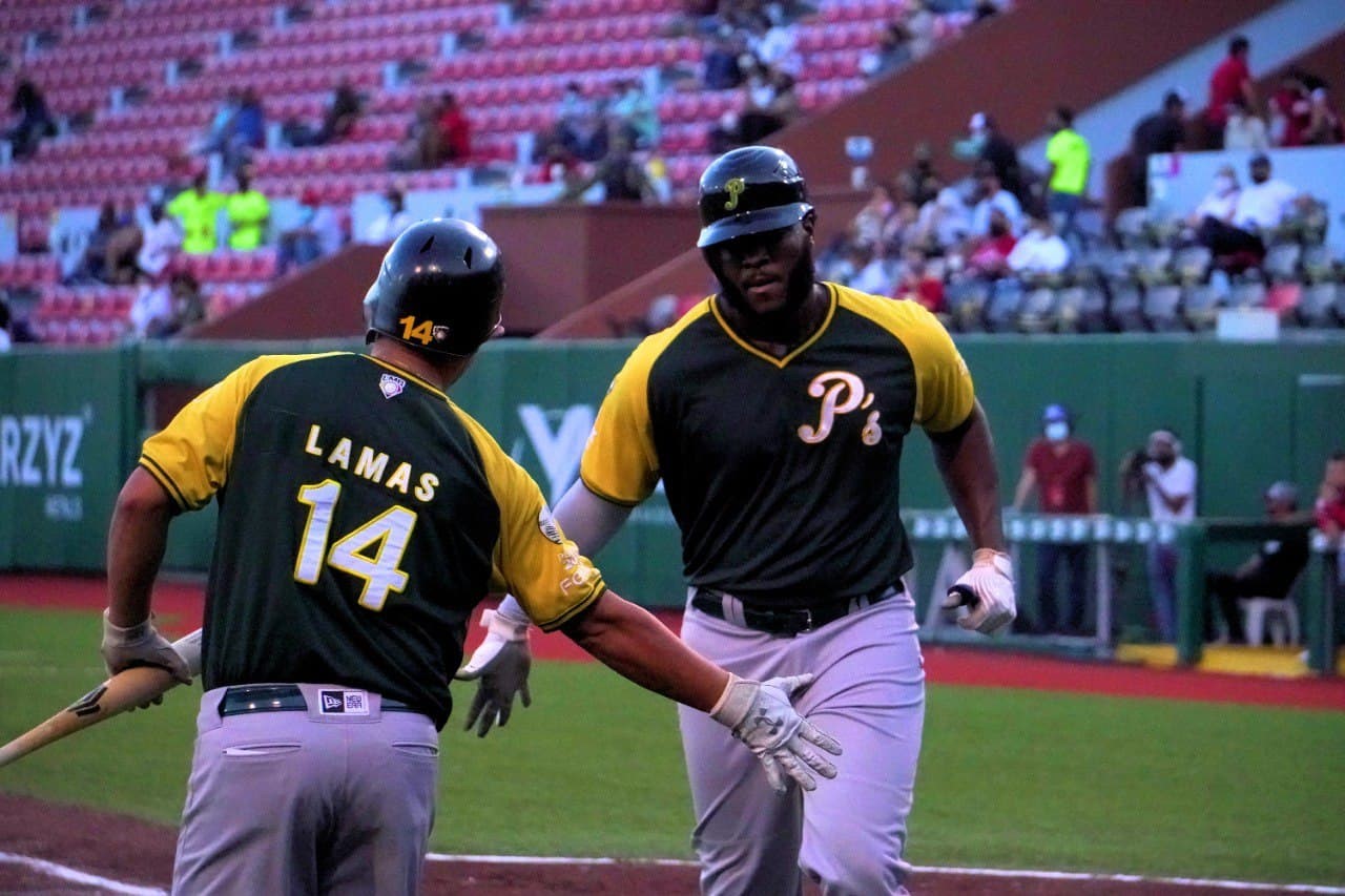 Con pelea incluida, Pericos de Puebla  barre al Águila de Veracruz 