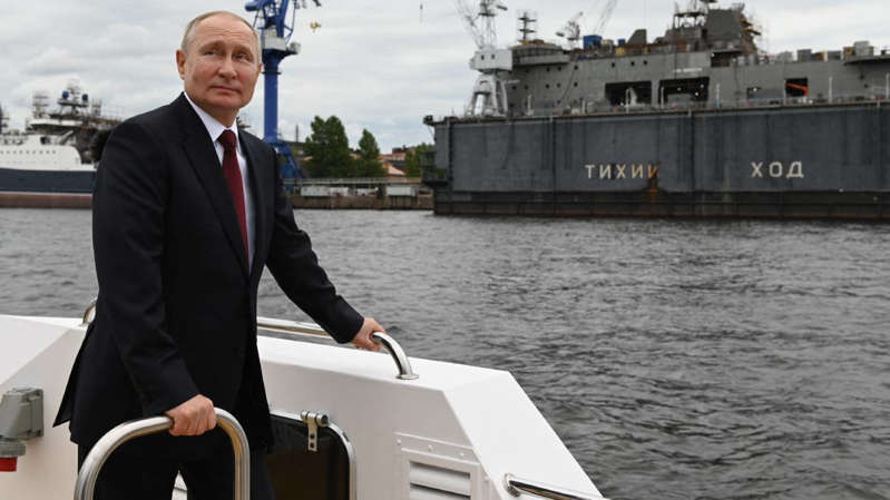 Putin presume nuevo arsenal marítimo que es capaz de destruir cualquier objetivo 