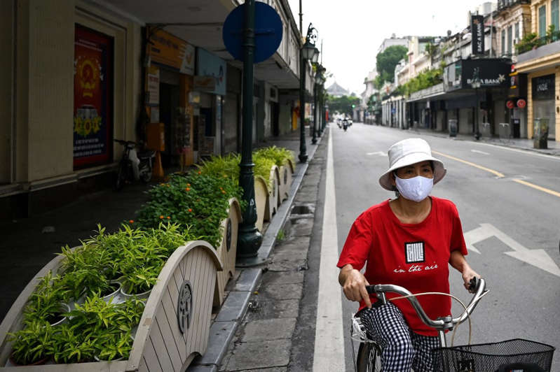 Aplican toque de queda por alza de contagios de covid-19: Vietnam