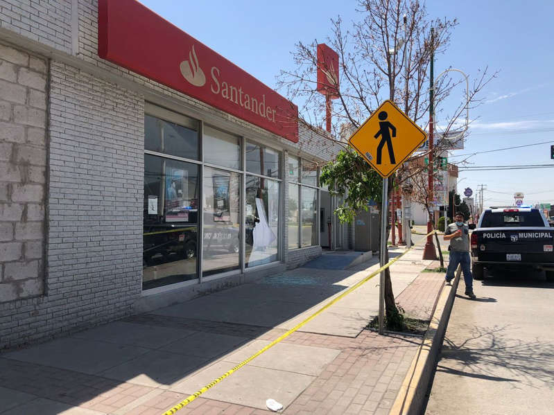 Se cae techo de sucursal bancaria dejando 4 heridos