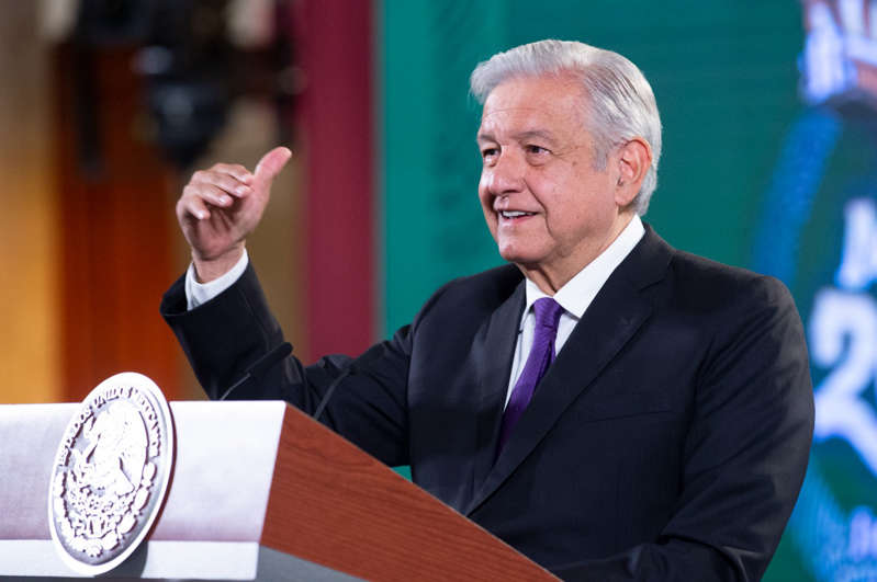 'Pilotos quedaron satisfechos con Aeropuerto de Santa Lucía'; AMLO