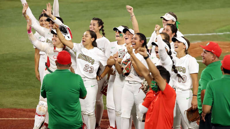 Federación Mexicana de Sóftbol pide disculpas tras escándalo por uniformes