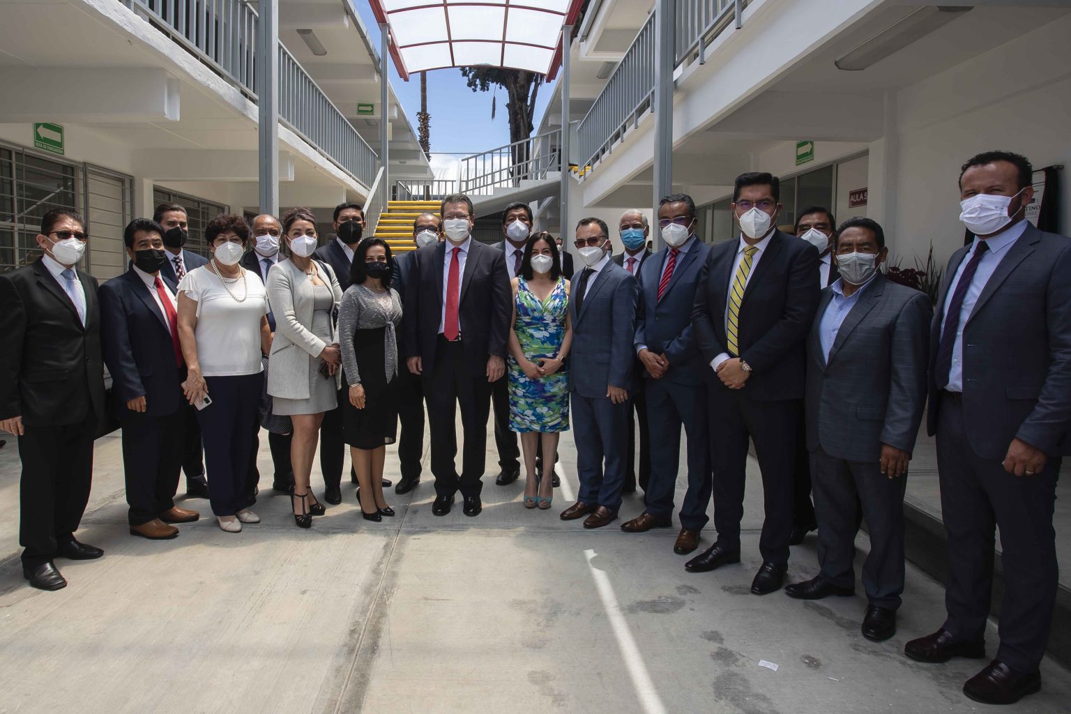 Marco Mena atestigua inicio de los servicios educativos del plantel azteca en Tlaxcala