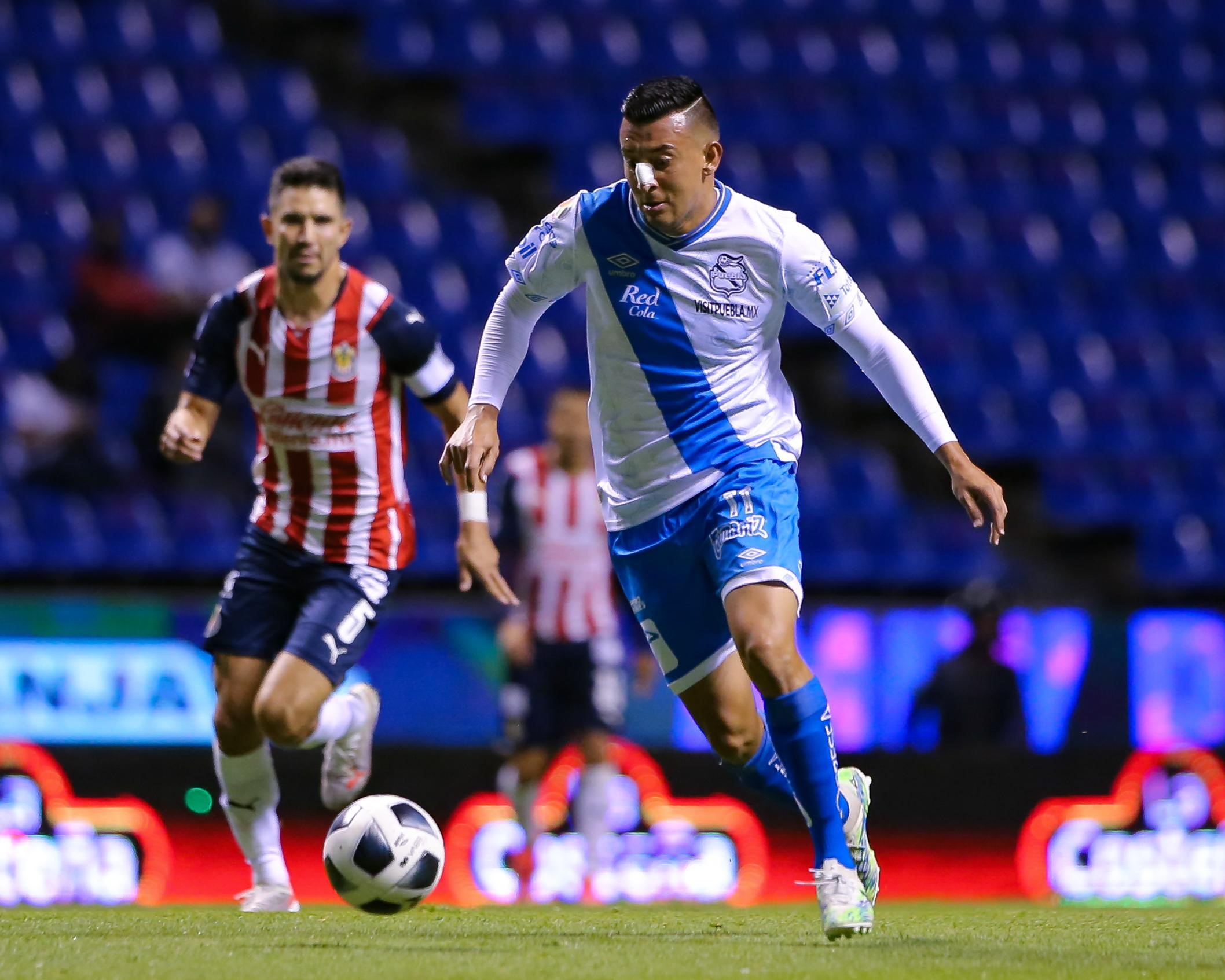 Chivas le ganó al Puebla en partido desangelado