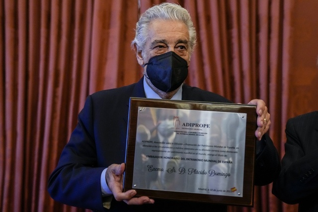 Plácido Domingo recibe premio en España tras las acusaciones de acoso