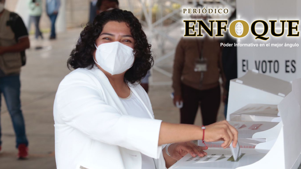 Karina Pérez Popoca acude a votar y refuerza su compromiso con la ciudadanía 