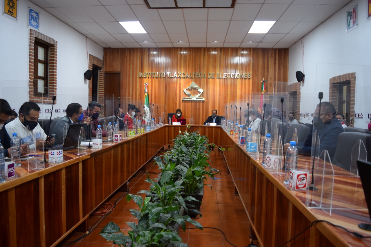 Reciben consejos distritales y municipales paquetes de elección local