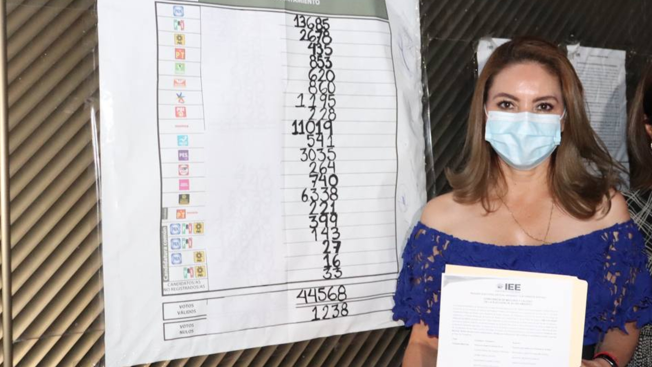 Paola Angón recibió su Constancia de Mayoría que la acredita como la futura Presidenta de San Pedro Cholula