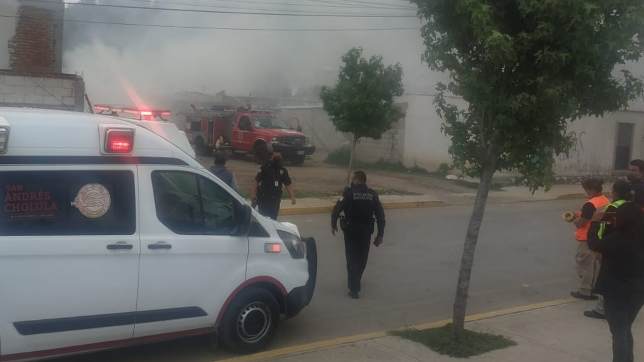 Se incendió Fabrica de Colchones en San Pedro Cholula