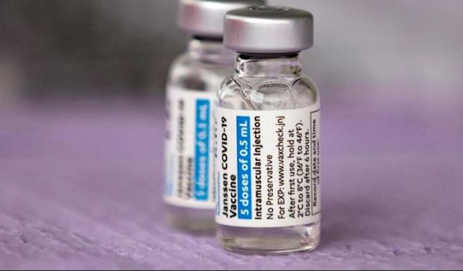 Declaran inutilizables millones de vacunas de Johnson & Johnson producidas en EU