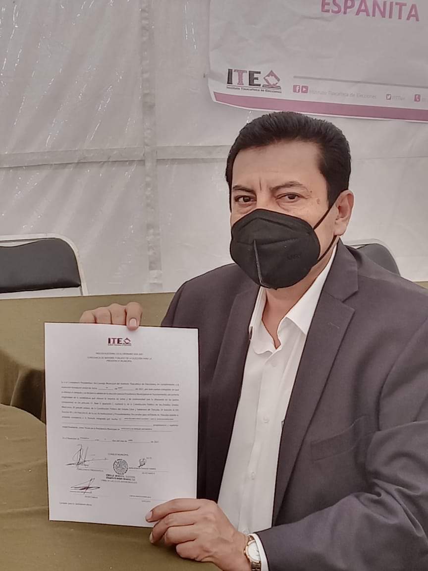 Jesús Rolando Pérez Saavedra recibe constancia de mayoría para Ixtacuixtla 