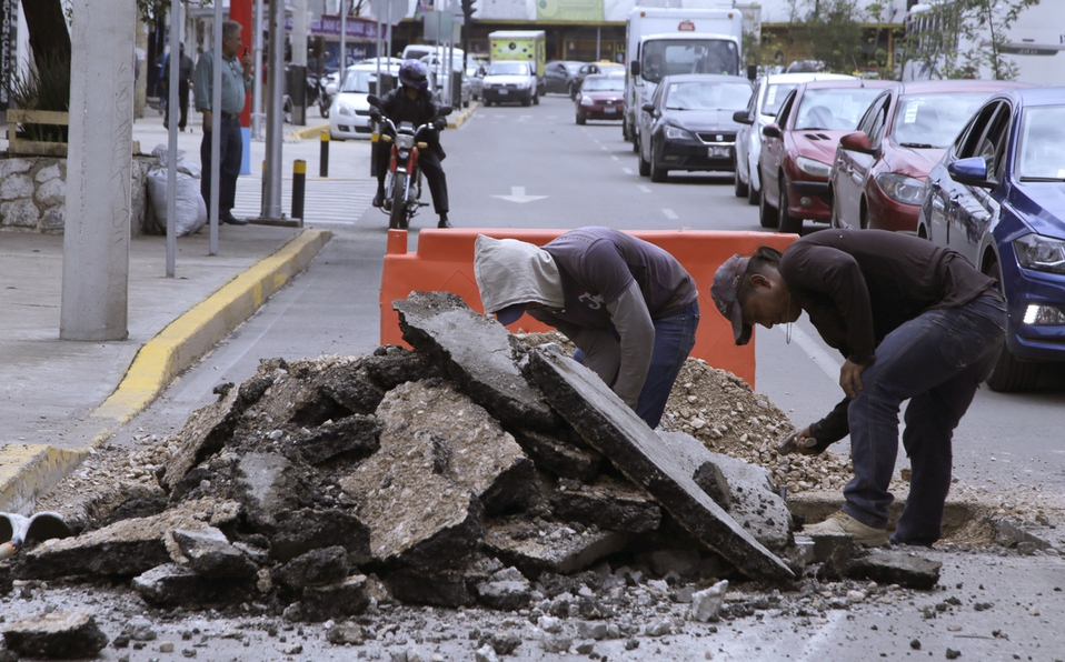 Levantamiento de pasos peatonales en bulevar Xonaca es por incumplir en norma técnica: Israel Román