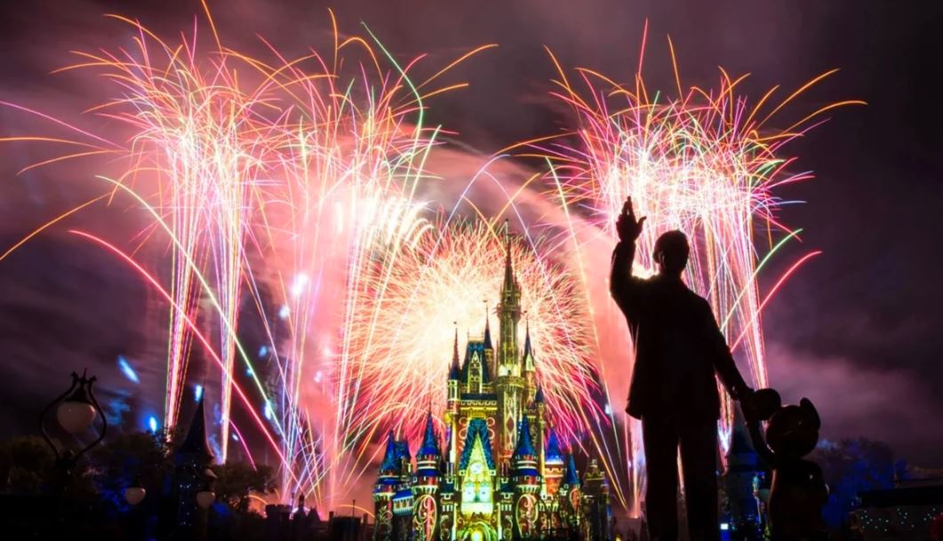 Espectáculos de fuegos artificiales regresan a Parques Disney en julio