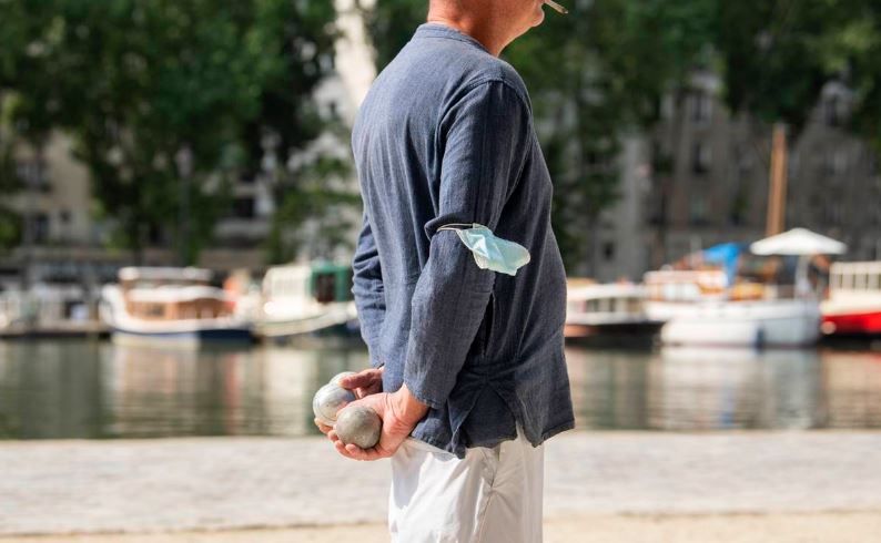 Francia pone fin al uso obligatorio de cubrebocas en público