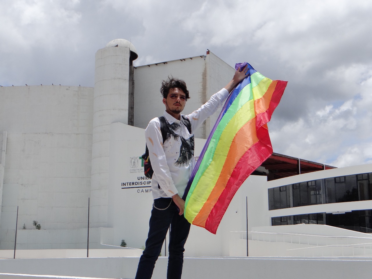 Comunidad LGBTTTIQ realiza marcha en la capital de Tlaxcala exigiendo la no discriminación.