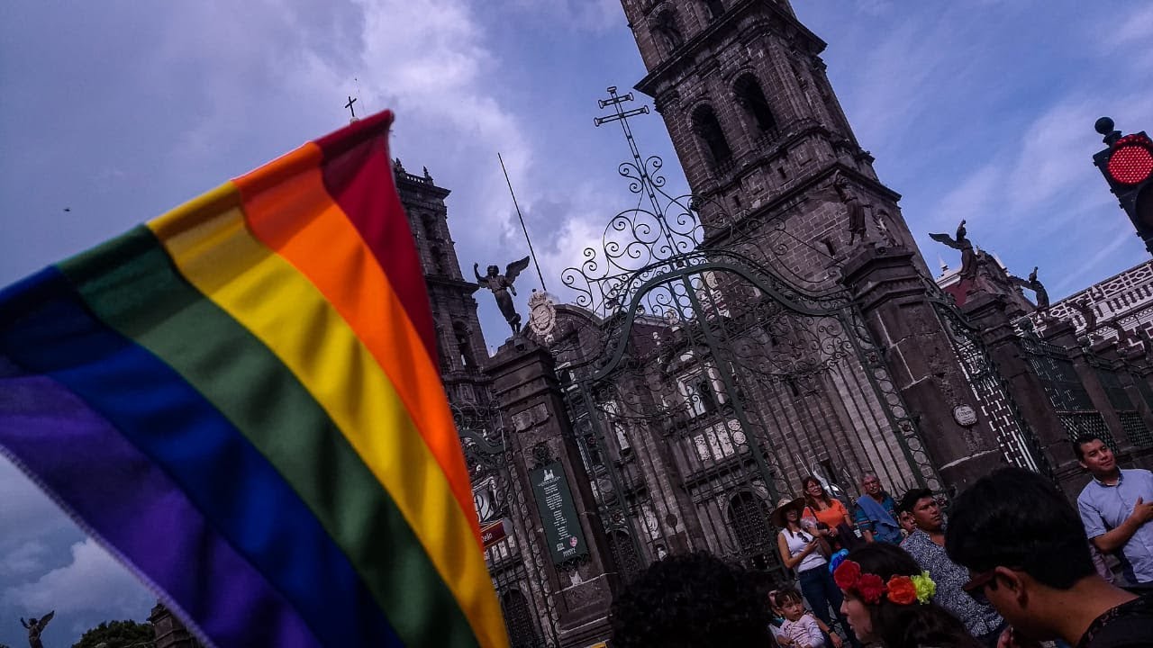 Montan lona para celebrar Orgullo Gay en el Zócalo de Puebla