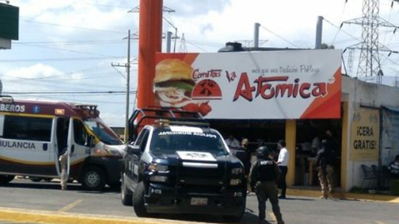 Hombre intenta degollarse en un Puesto de Cemitas de Santiago Momoxpan