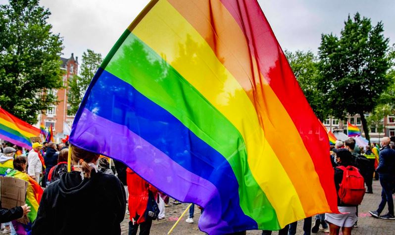 Europa critica ley húngara que prohíbe "promocionar" la homosexualidad entre menores