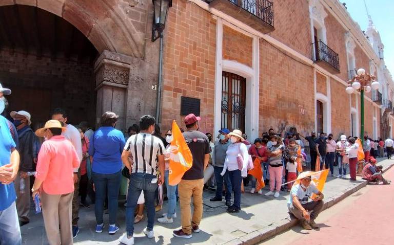 Se manifiestan ciudadanos de Zacualpan acusando un fraude electoral