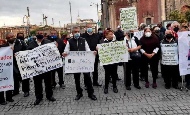 AMLO promete hablar con Walmart para permitir regreso de adultos mayores como empacadores