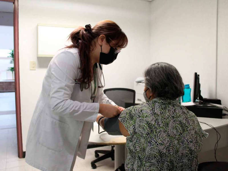 Alertan de daños estomacales en Nuevo León; pueden confundirse con Covid