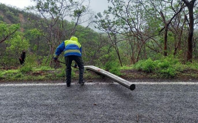 "Enrique" se debilita a tormenta tropical