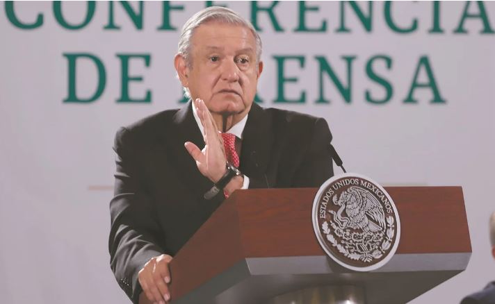 AMLO promete que ahora sí habrá medicinas