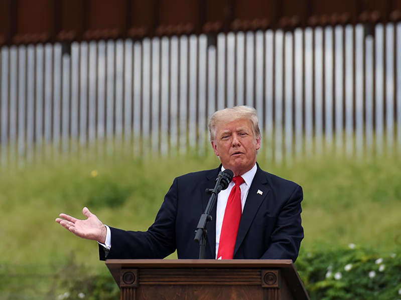 Trump visita la frontera con México; afirma que es 'muy peligrosa'