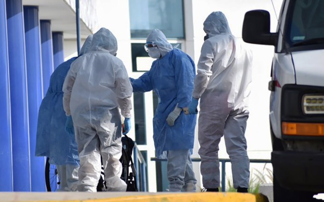 Enfermos de Covid en Puebla se niegan a hospitalizarse y buscan ayuda cuando ya están graves: Barbosa