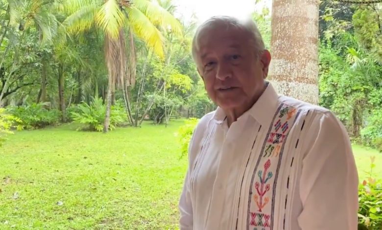 “No soy machista”: AMLO acusa campaña de desprestigio por vallas en Palacio Nacional